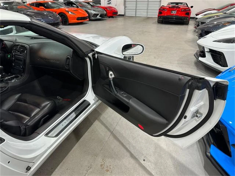 2009 Chevrolet Corvette C6 - Image 16 of 30