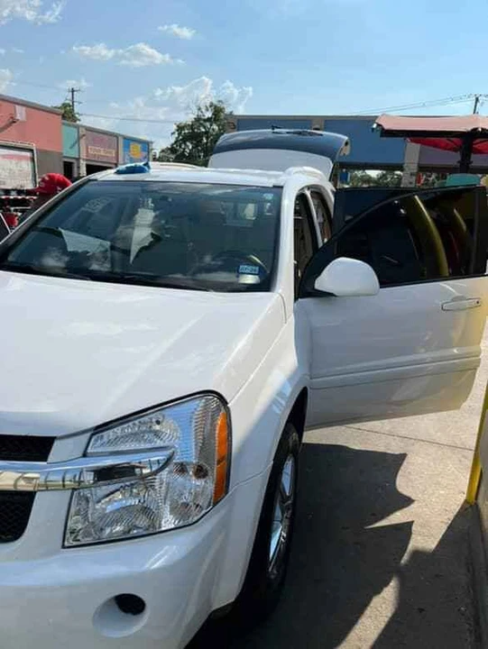 2009 Chevrolet Equinox - Image 2 of 12