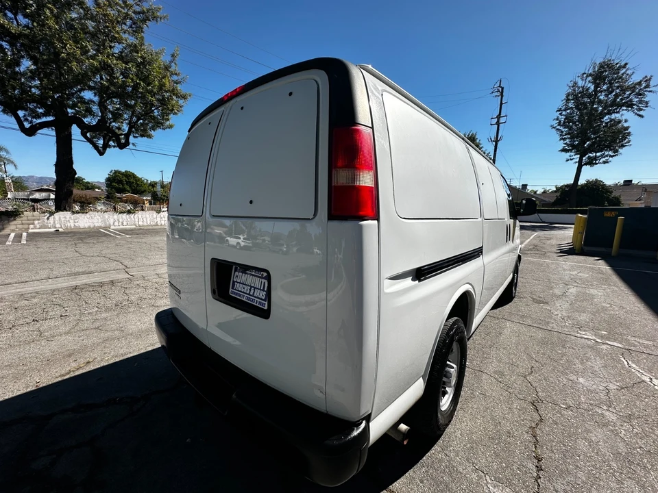 2009 Chevrolet Express - Image 8 of 18
