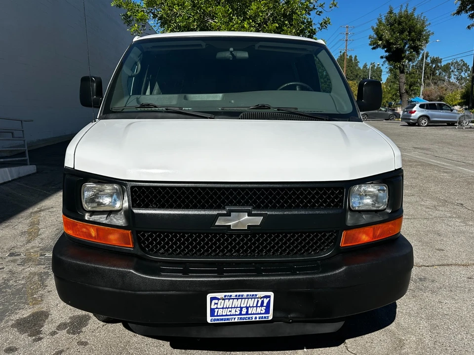 2009 Chevrolet Express - Image 2 of 18