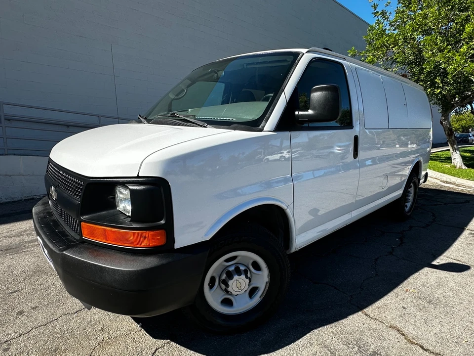 2009 Chevrolet Express - Image 3 of 18