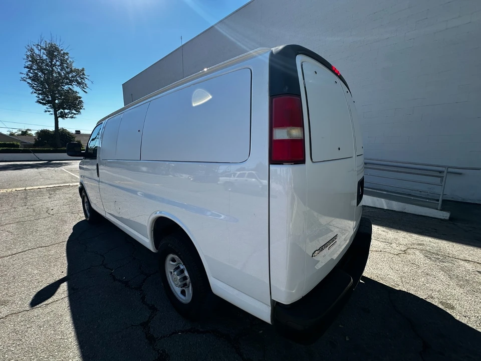 2009 Chevrolet Express - Image 5 of 18