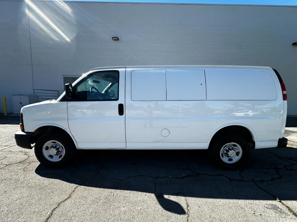 2009 Chevrolet Express - Image 4 of 18