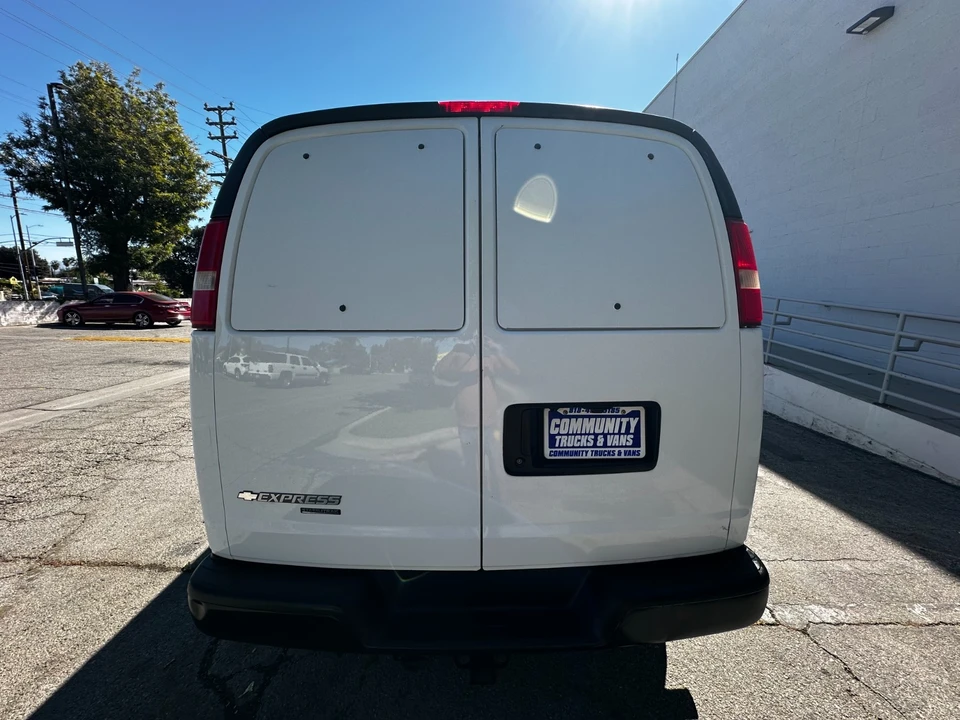 2009 Chevrolet Express - Image 6 of 18