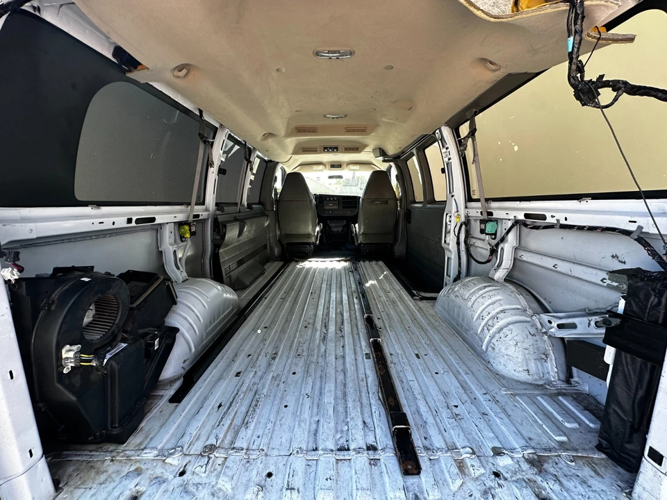2009 Chevrolet Express - Image 7 of 18