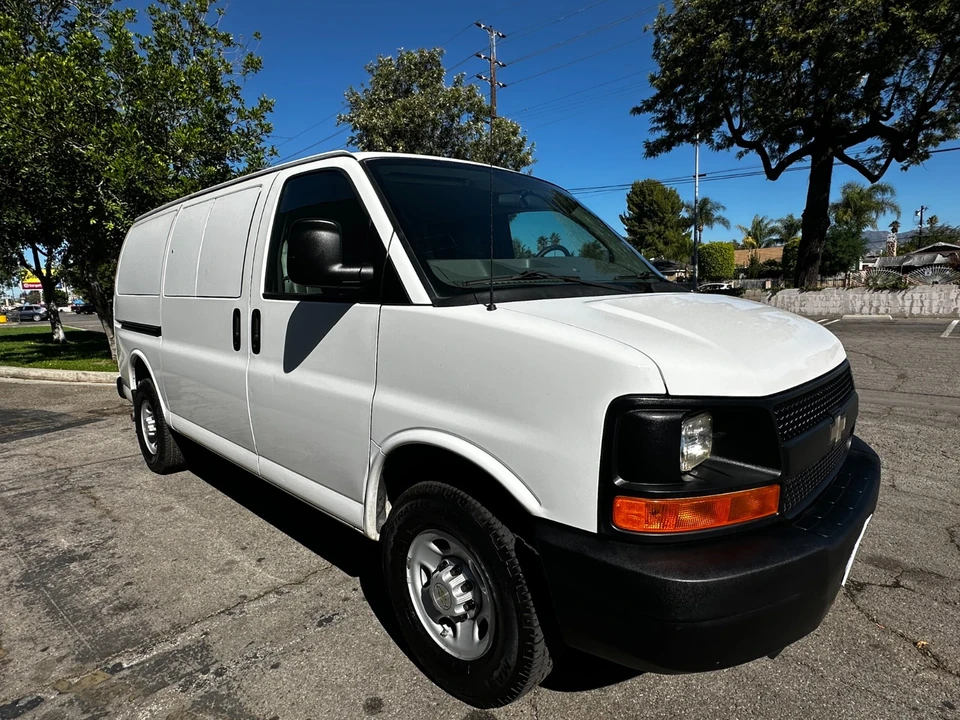 2009 Chevrolet Express - Image 10 of 18