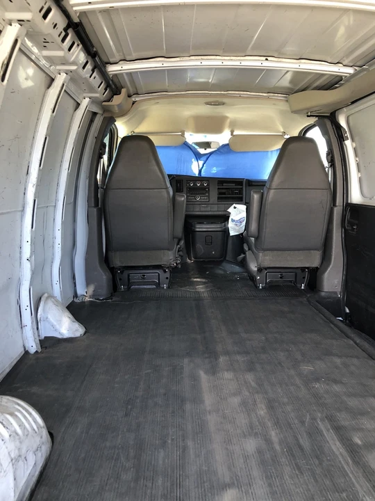 2009 Chevrolet Express - Image 18 of 21