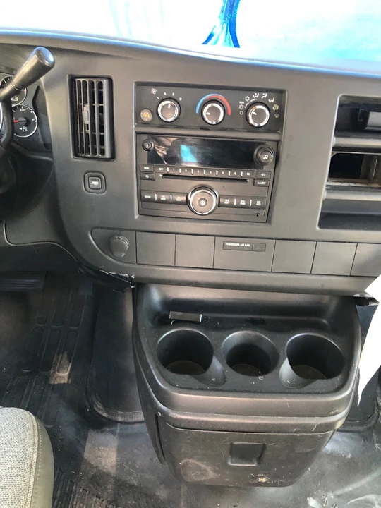 2009 Chevrolet Express - Image 9 of 21