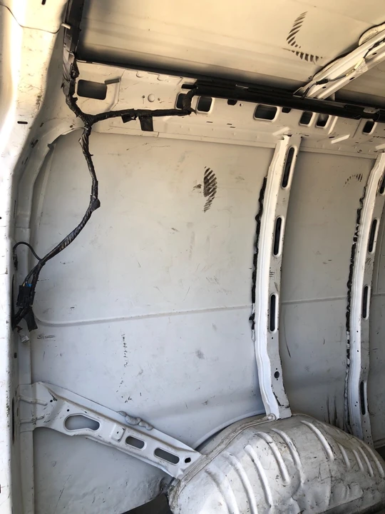 2009 Chevrolet Express - Image 17 of 21