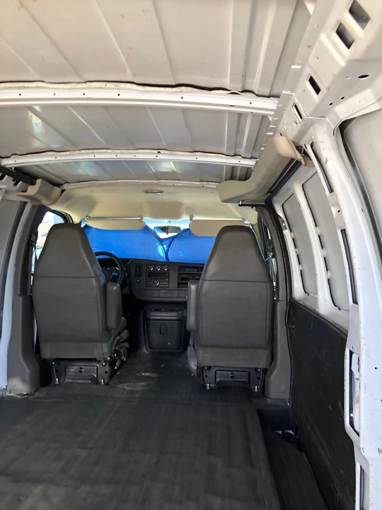 2009 Chevrolet Express - Image 15 of 21