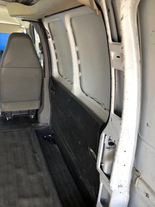 2009 Chevrolet Express - Image 13 of 21