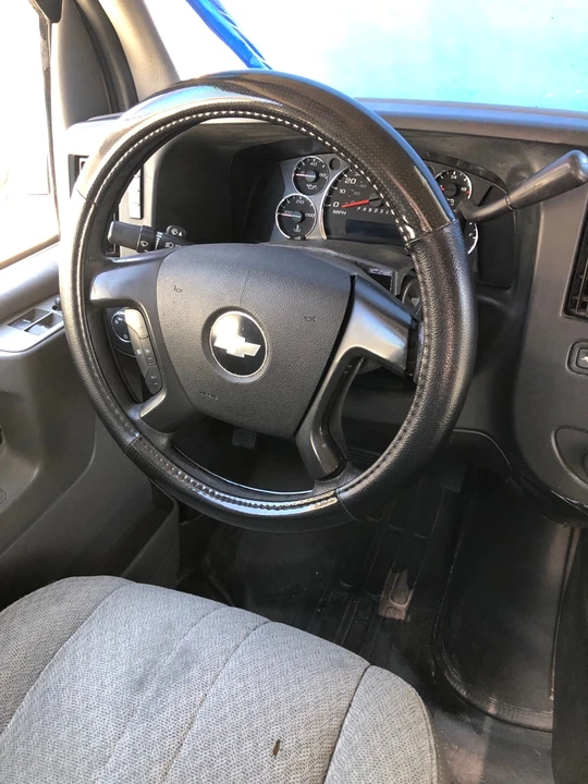 2009 Chevrolet Express - Image 12 of 21