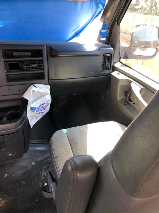 2009 Chevrolet Express - Image 8 of 21