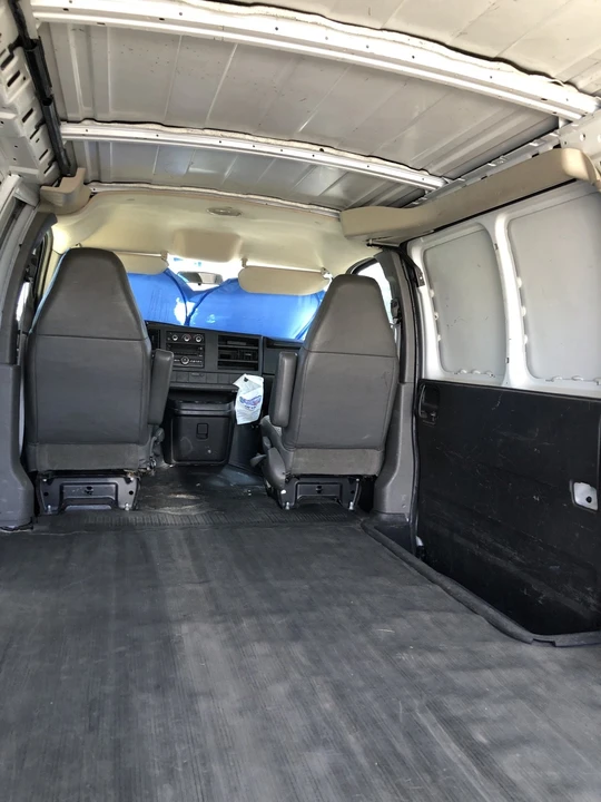 2009 Chevrolet Express - Image 19 of 21