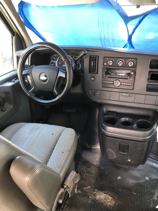 2009 Chevrolet Express - Image 14 of 21