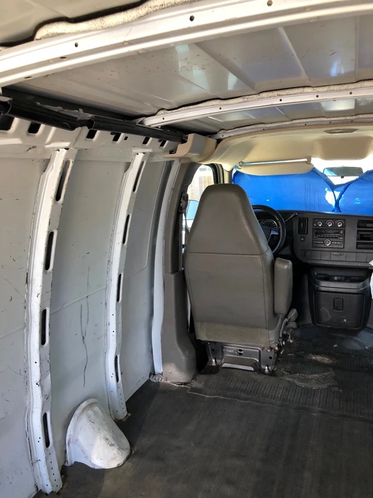 2009 Chevrolet Express - Image 10 of 21