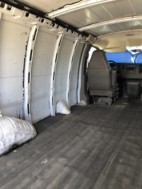 2009 Chevrolet Express - Image 2 of 21