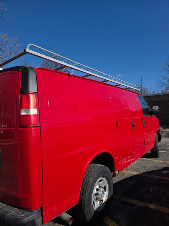 2009 Chevrolet Express - Image 2 of 11