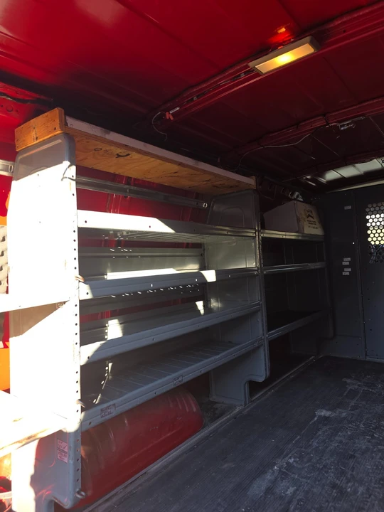2009 Chevrolet Express - Image 10 of 11