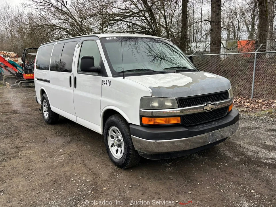 2009 Chevrolet Express - Image 2 of 12