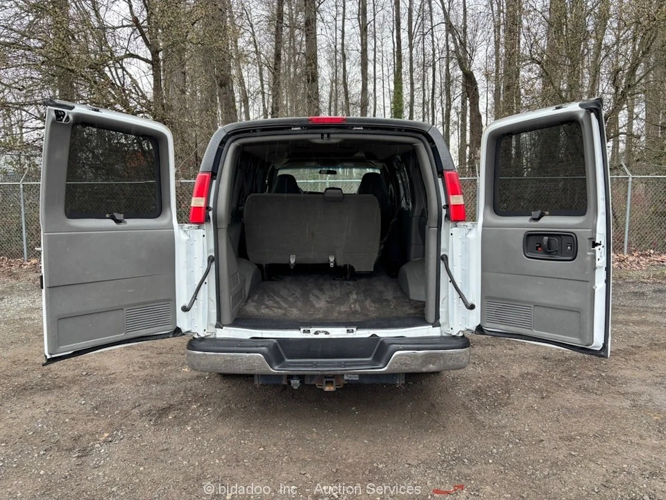 2009 Chevrolet Express - Image 9 of 12