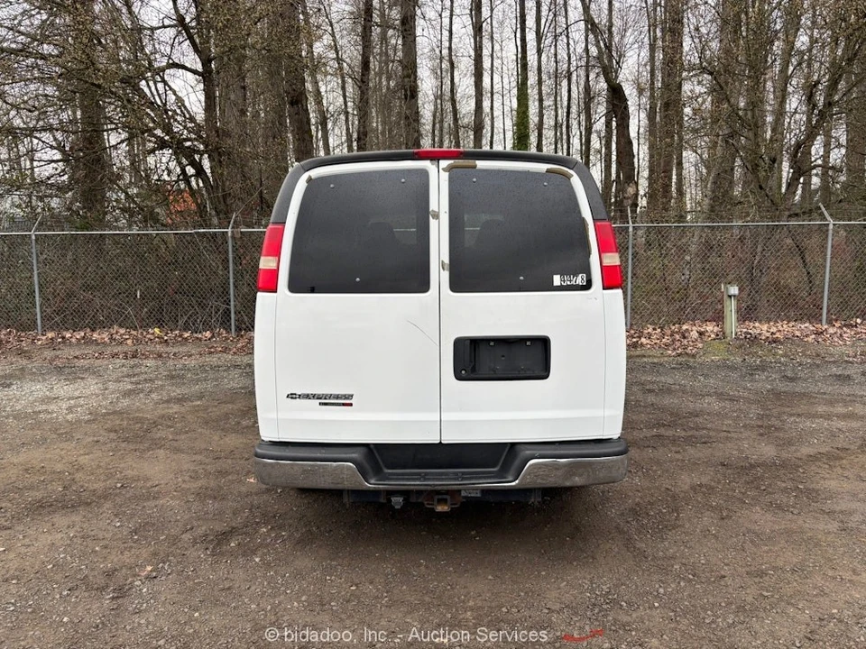 2009 Chevrolet Express - Image 8 of 12
