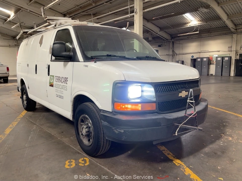 2009 Chevrolet Express - Image 2 of 12