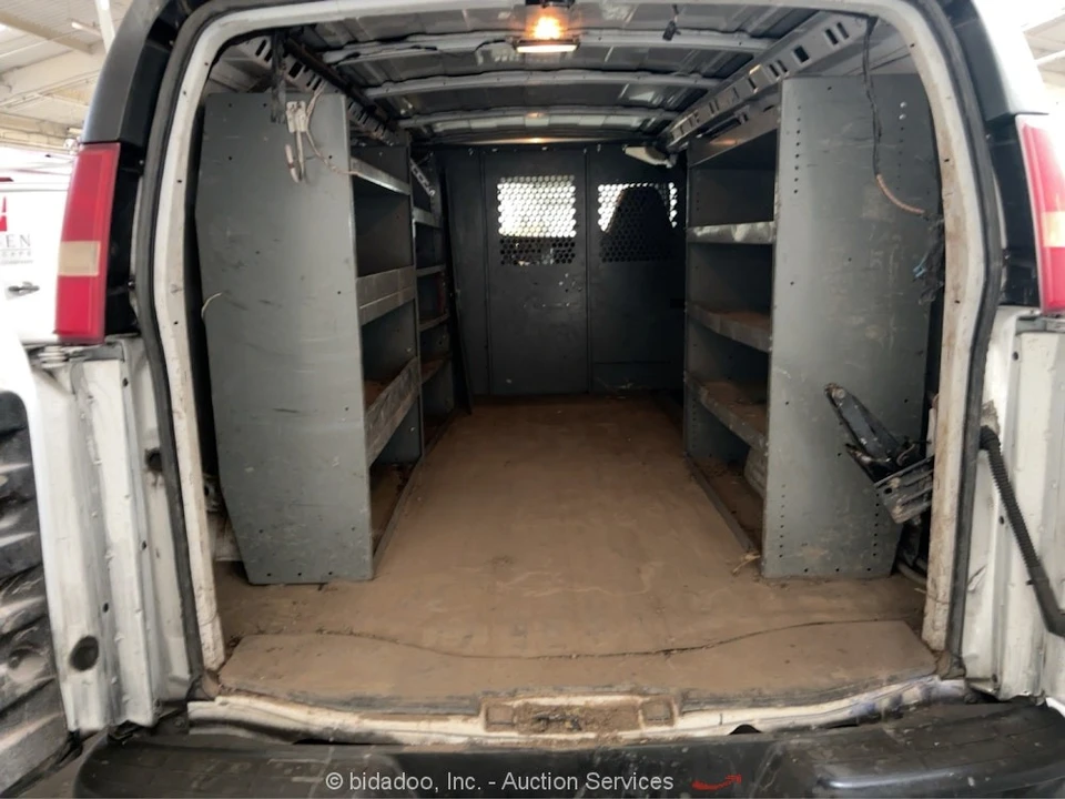 2009 Chevrolet Express - Image 9 of 12