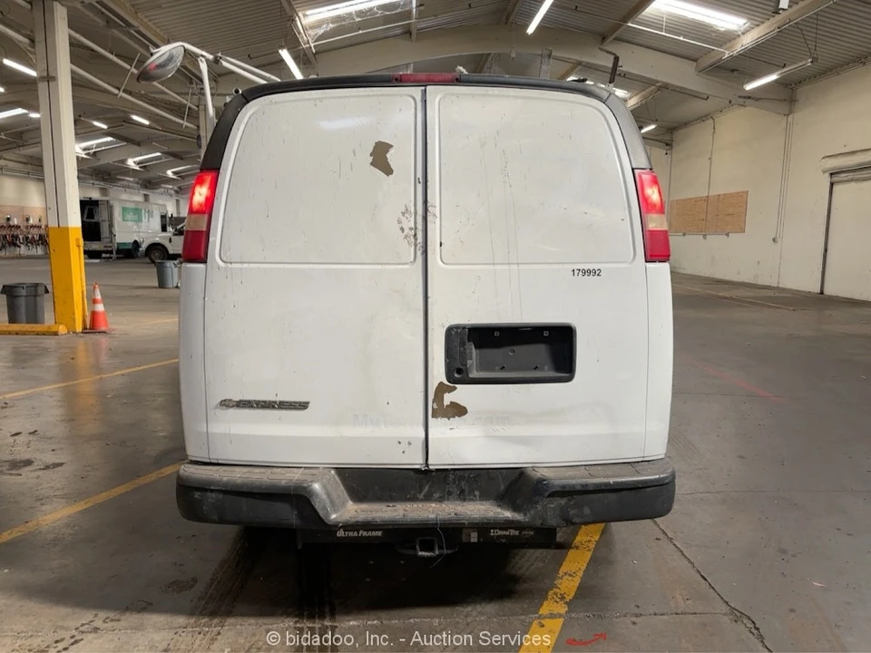 2009 Chevrolet Express - Image 8 of 12