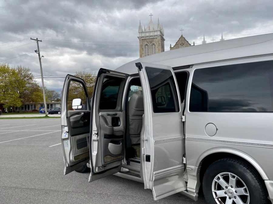2009 Chevrolet Express - Image 6 of 20