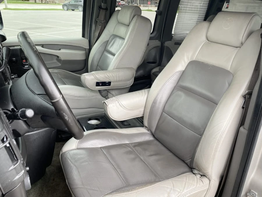 2009 Chevrolet Express - Image 16 of 20