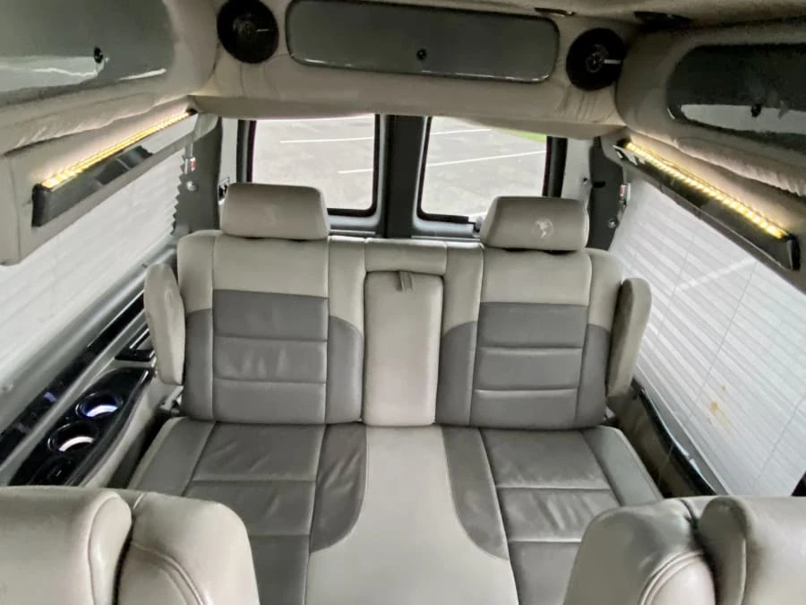 2009 Chevrolet Express - Image 9 of 20