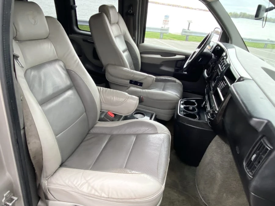 2009 Chevrolet Express - Image 12 of 20