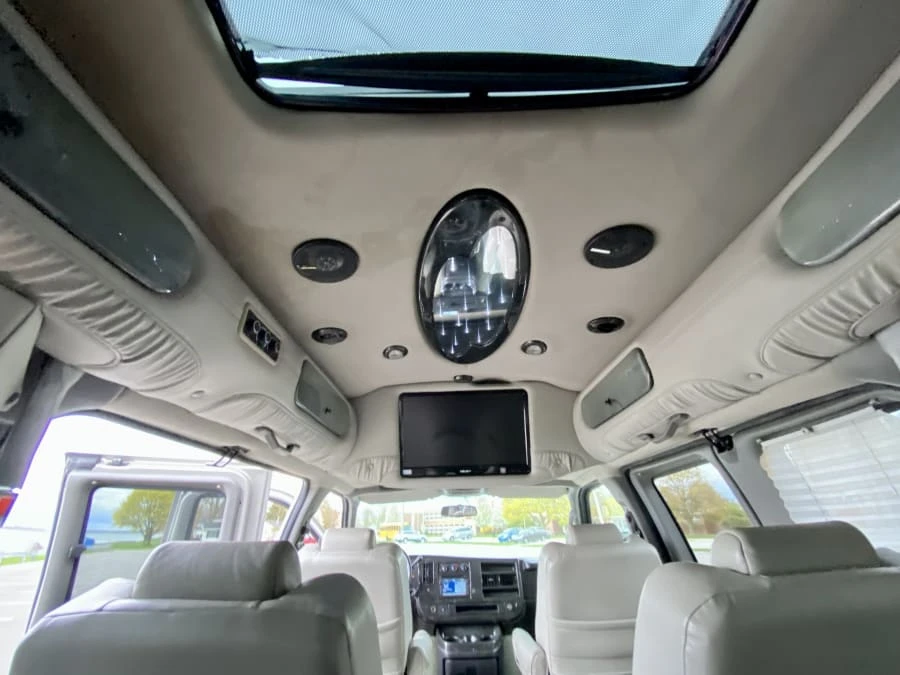 2009 Chevrolet Express - Image 13 of 20