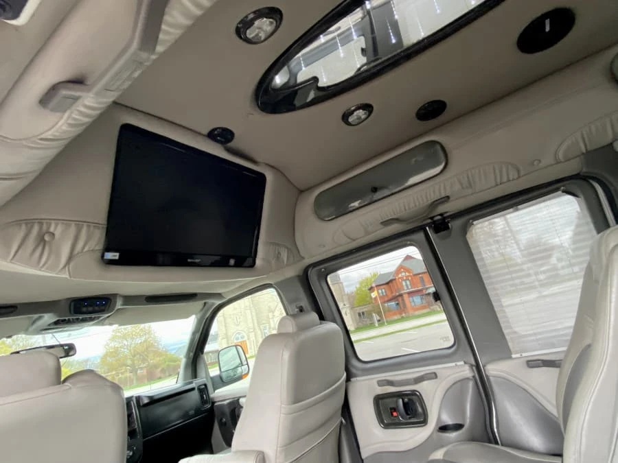 2009 Chevrolet Express - Image 17 of 20