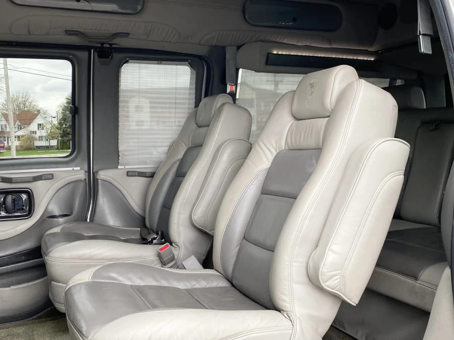 2009 Chevrolet Express - Image 18 of 20