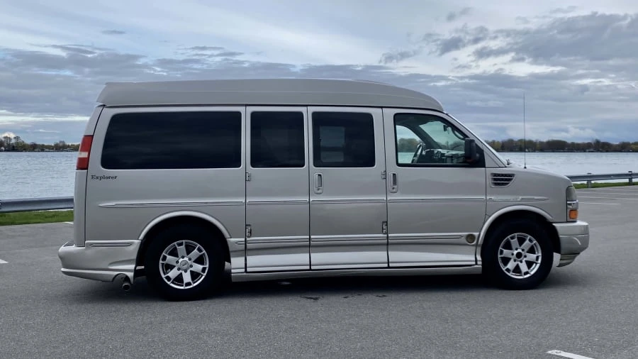 2009 Chevrolet Express - Image 2 of 20