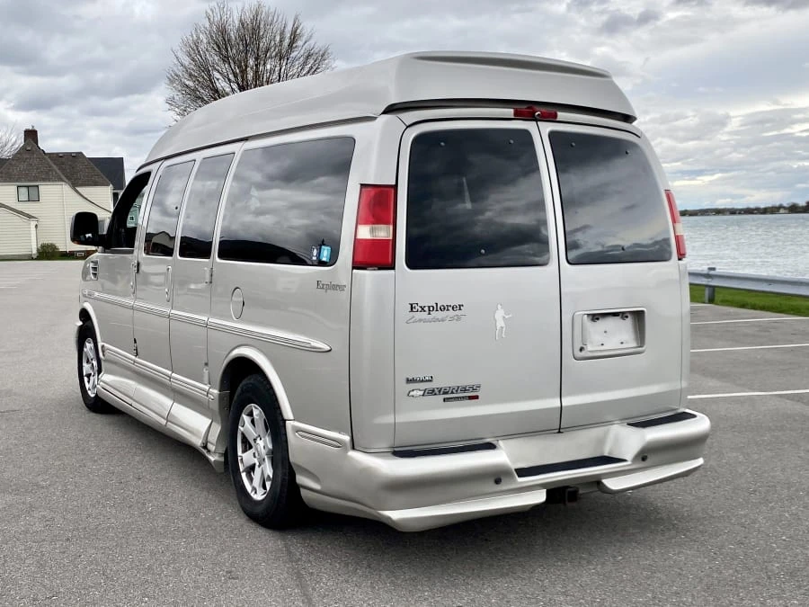 2009 Chevrolet Express - Image 5 of 20