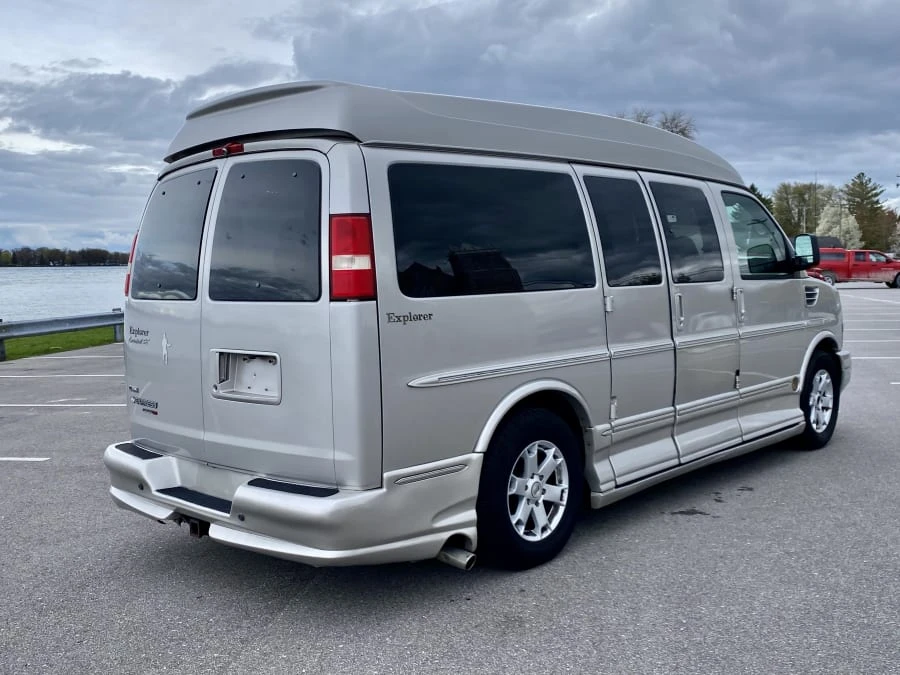 2009 Chevrolet Express - Image 3 of 20
