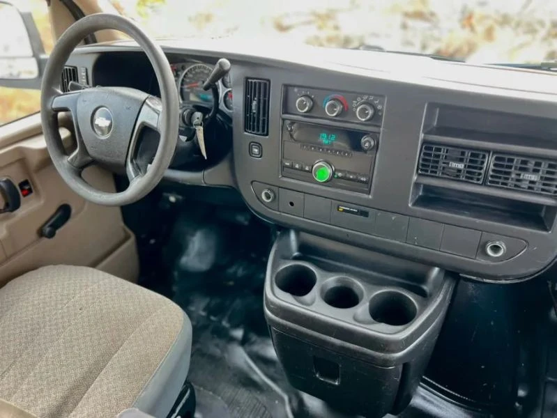 2009 Chevrolet Express - Image 9 of 12
