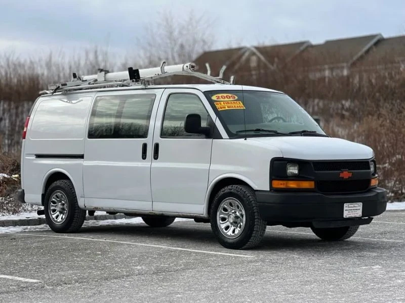 2009 Chevrolet Express - Image 2 of 12