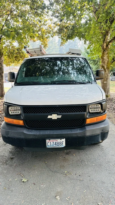 2009 Chevrolet Express - Image 19 of 20