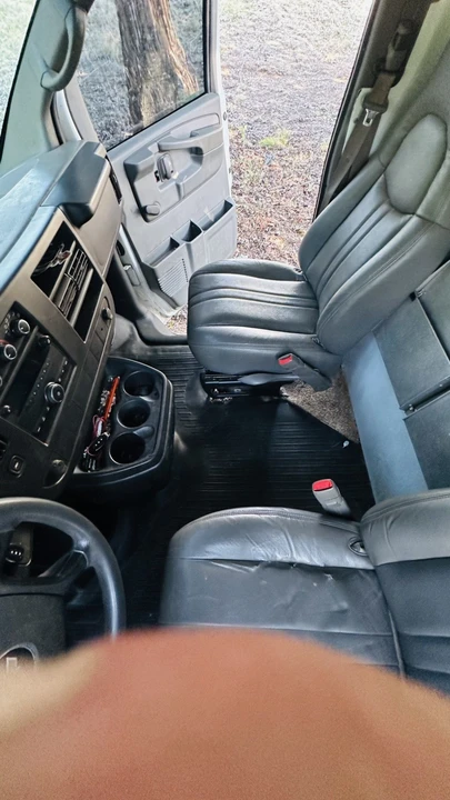 2009 Chevrolet Express - Image 5 of 20