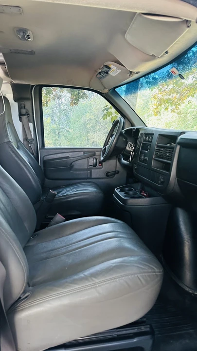 2009 Chevrolet Express - Image 7 of 20