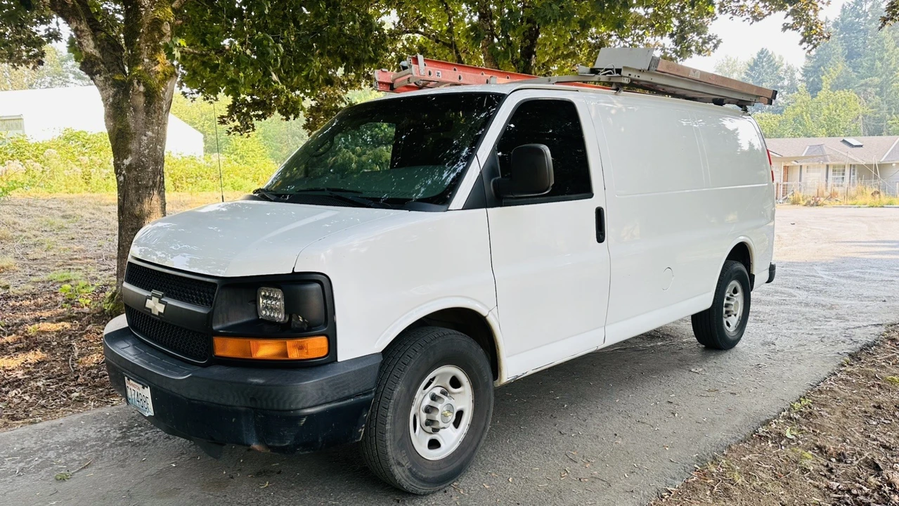 2009 Chevrolet Express - Image 11 of 20