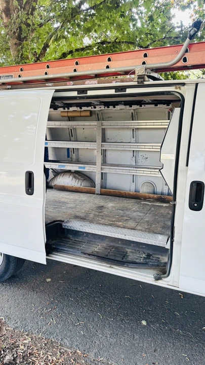 2009 Chevrolet Express - Image 12 of 20