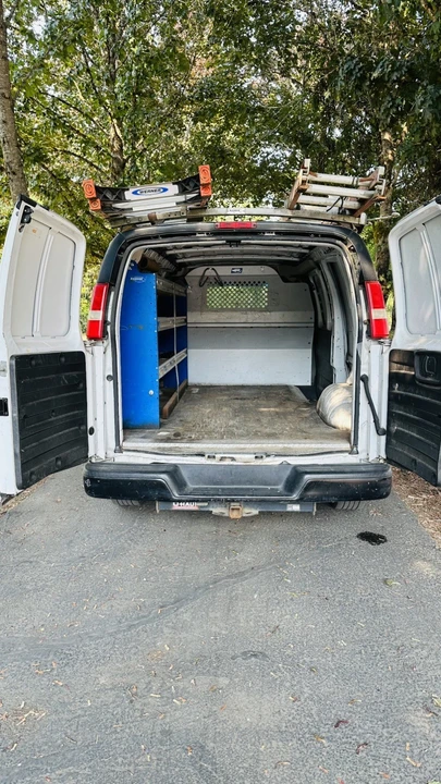 2009 Chevrolet Express - Image 4 of 20