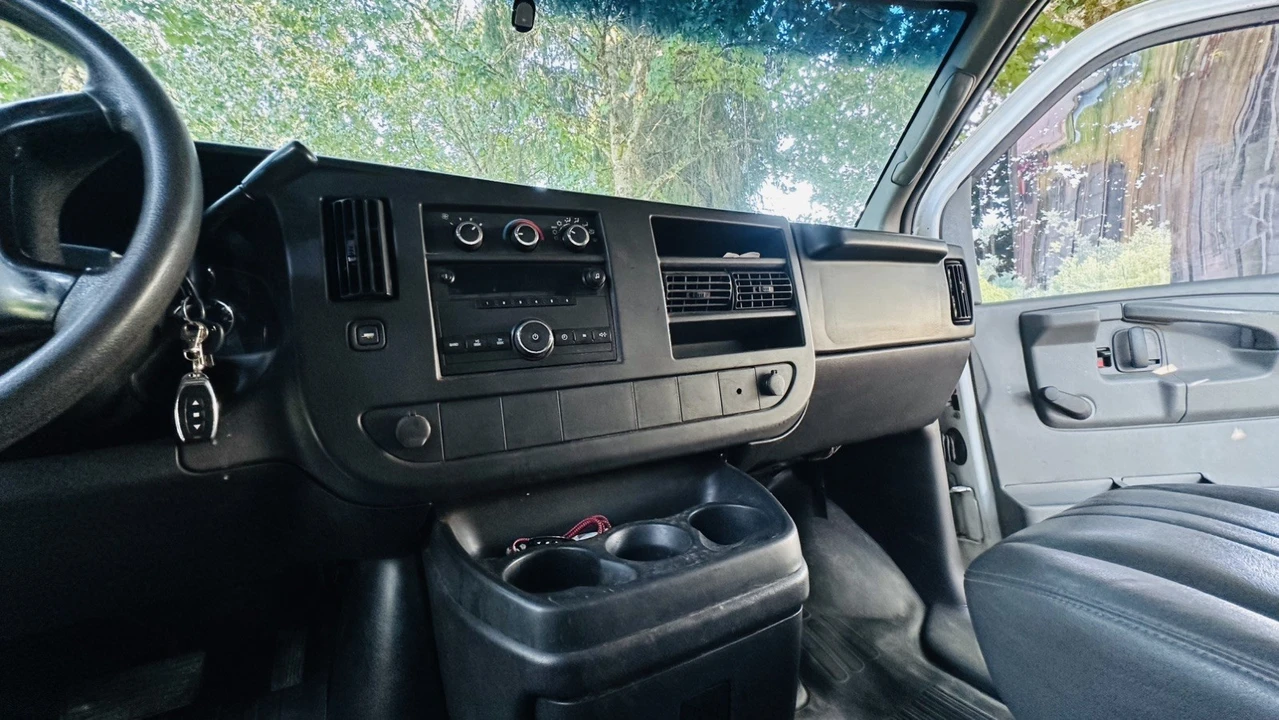 2009 Chevrolet Express - Image 3 of 20