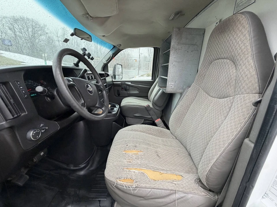 2009 Chevrolet Express - Image 14 of 17