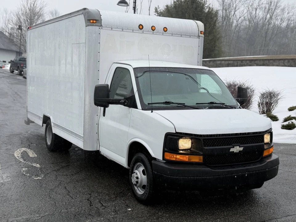 2009 Chevrolet Express - Image 4 of 17